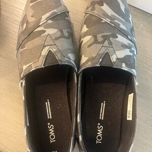 TOMS Gray Camouflage Classic Alpargata
